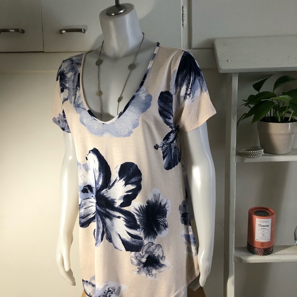 Chandail manche courte très féminin 👌❤️ - Picture 5 of 13